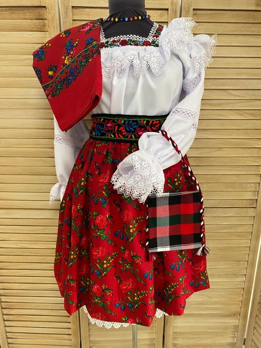 Costum popular doamne de Maramureș