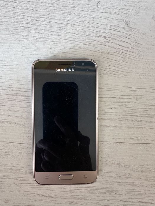 Самсунг Galaxy J1  б/у