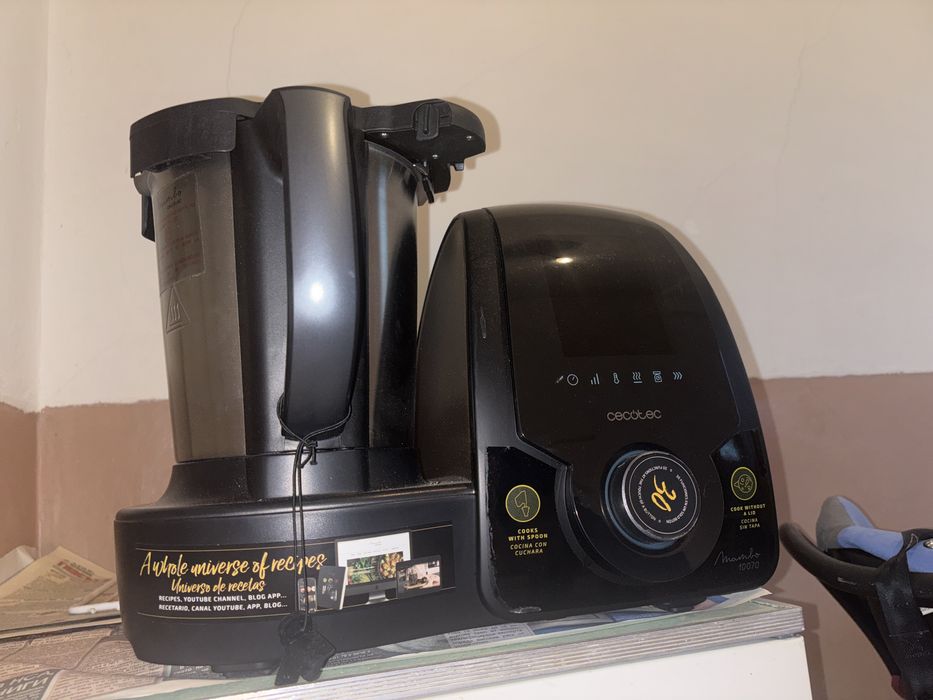 Многофункционален кухненски робот Cecotec Mambo Touch 1600W