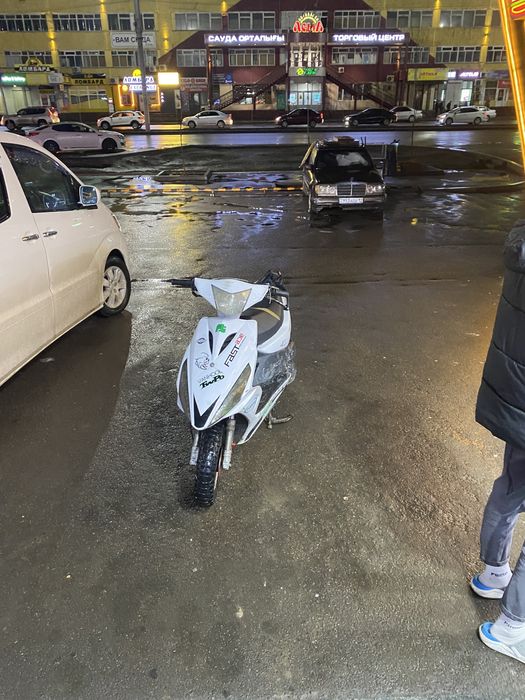 Продается скутер не на ходу изза какой то мелочи новый акум