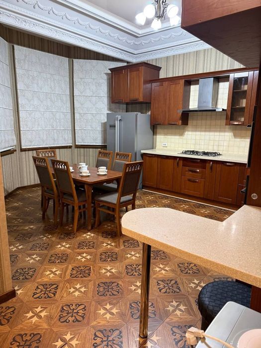 Аренда дома. Никитина 3 уровня. 7 комнат.600м²