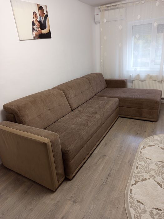 Colțar extensibil cu lada de depozitare in ambele părți