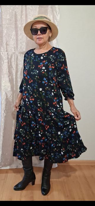 Женская платье (всесезонн), прямого кроя с цветочками