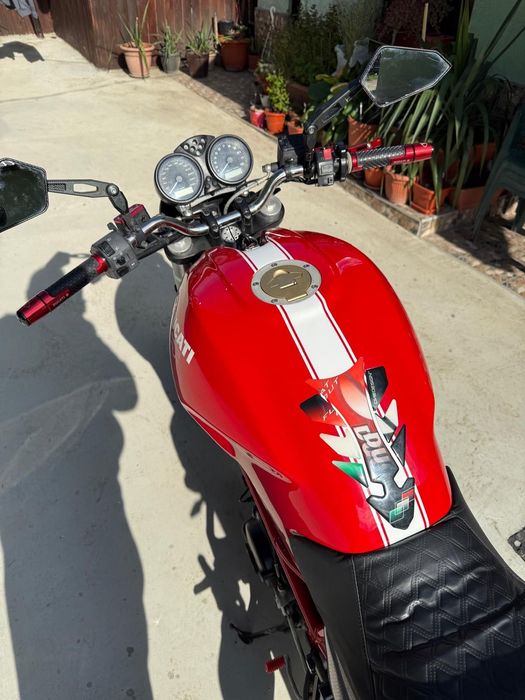 Vând motocicletă Ducati