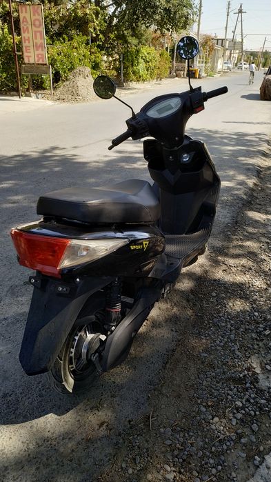 Электроскутер сотилади