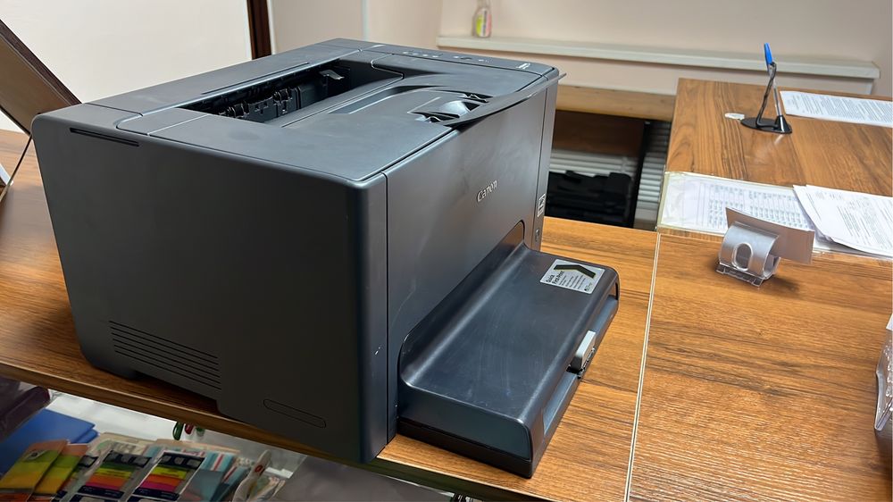 Продается цветной лазерный принтер