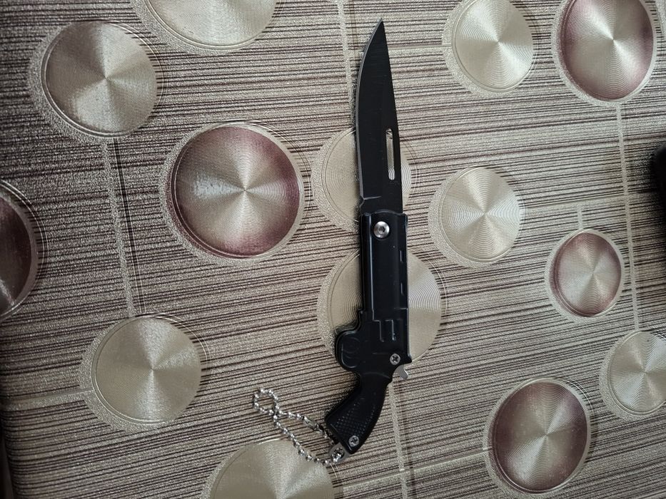 Джобна сгъваема ножка с интересна форма