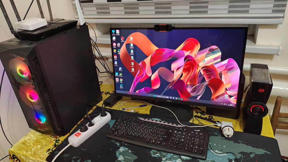 Компьютер сатылады фотодагы барлык заты менен