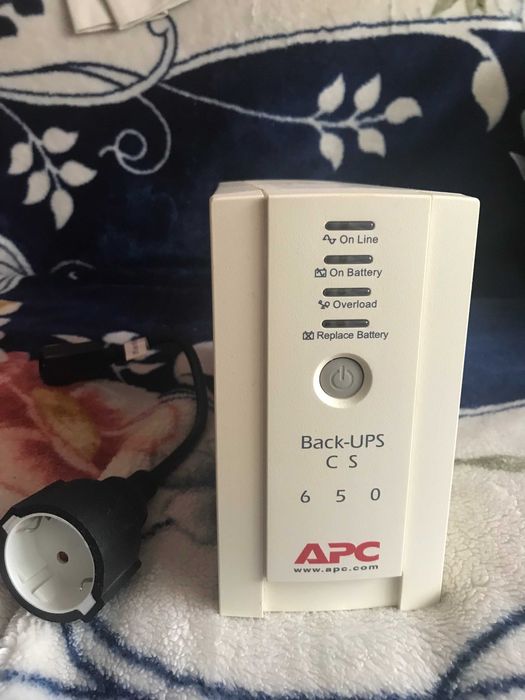APC Back-UPS CS 650 4 ieșiri (baterie noua + cablu Schuko)