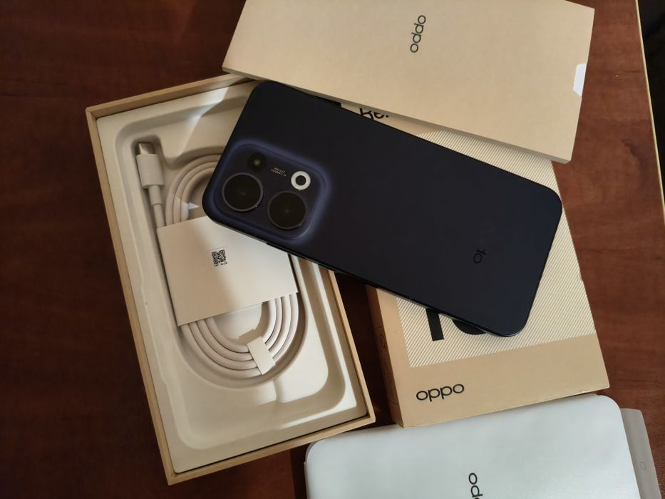 Продавам Oppo Reno 13