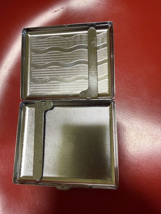 Tabacheră elegantă inox..