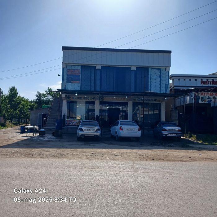 Noturar bino sotiladi