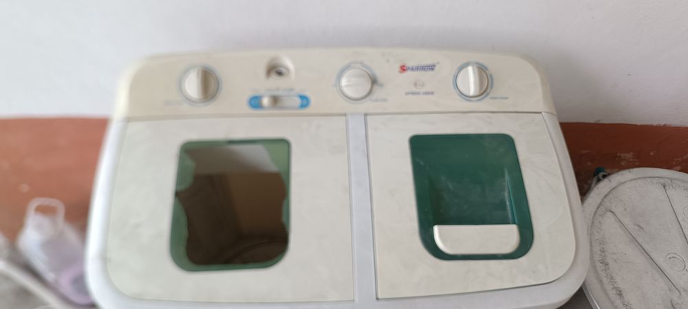Продаётся стиральная машина пол автомат очень хорошо стирает
