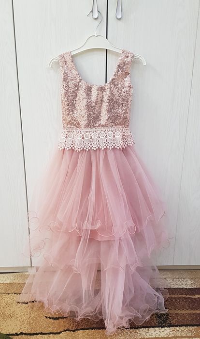 Платья нарядные на праздник