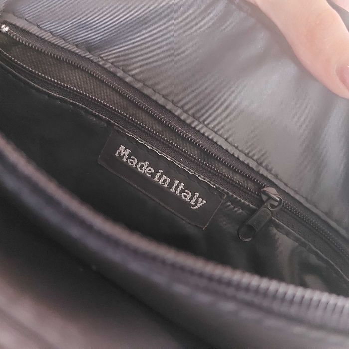 Черна малка раница