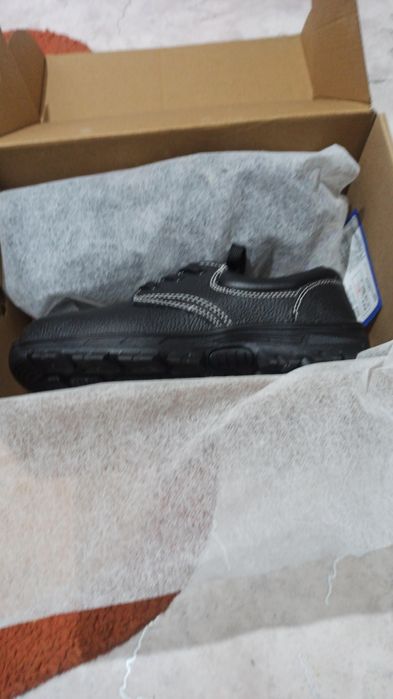 Продам новые ботинки