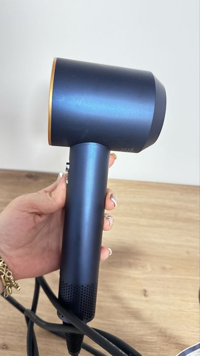 Dyson supersonic