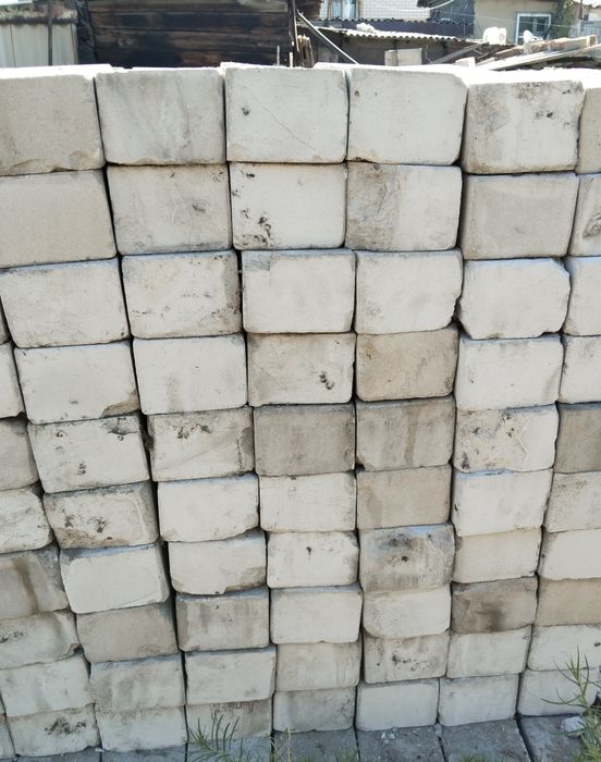 Продам силикатный кирпич советский, 250 штук.
