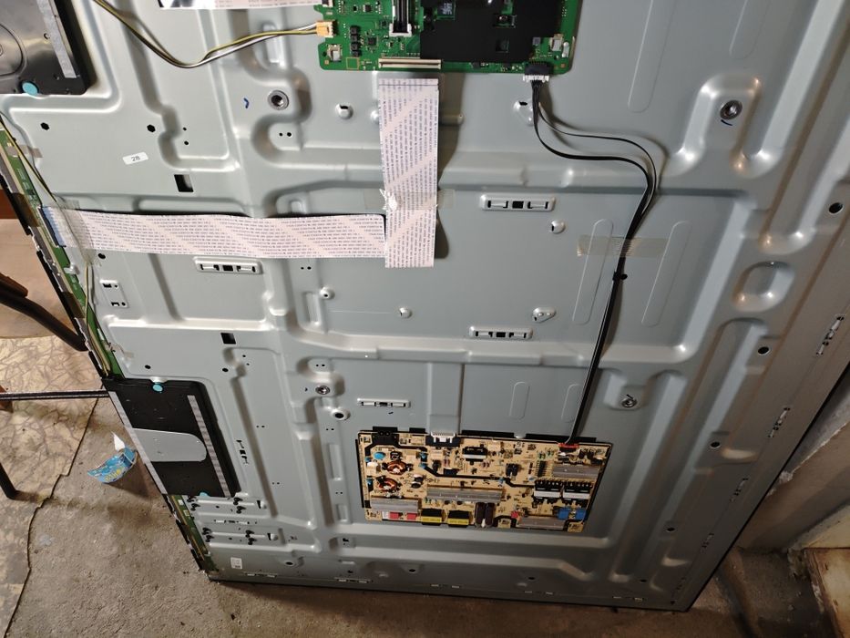 части за SAMSUNG UE75BU8072U