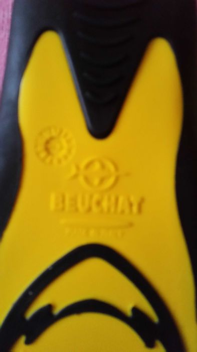 НОВИ Професионални плавници Beuchat,Италия, размер  40-41+.