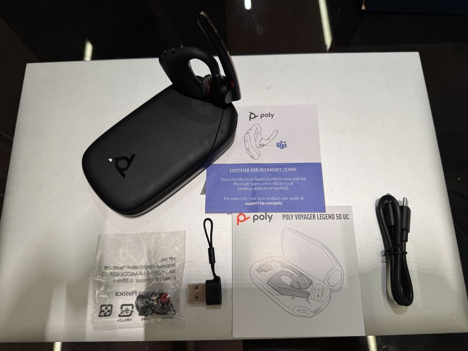 Poly / Plantronics Voyager Legend 50-М UC - Безжична слушалка + кейс