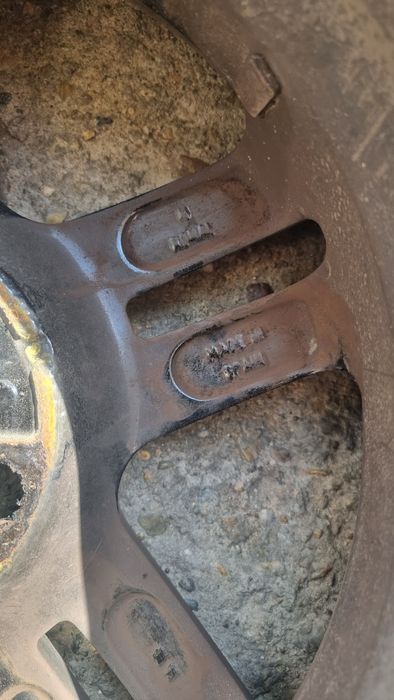 Vand jante cu cauciucuri 195.60.r15 in 4 prezoane