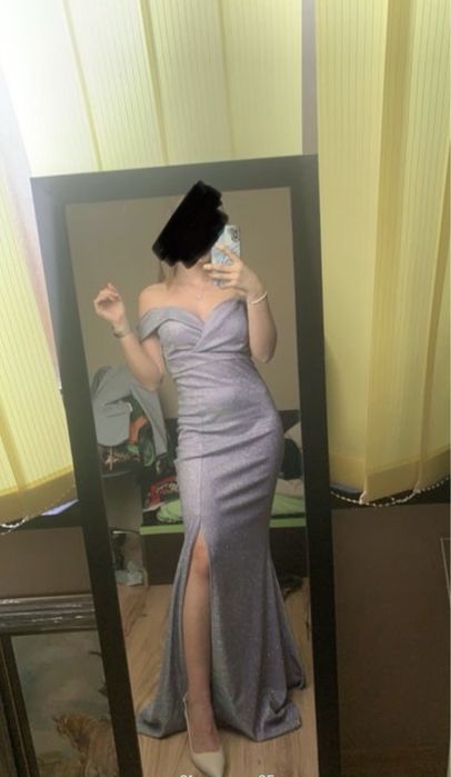 Лилава бална рокля с блещукащи елементи