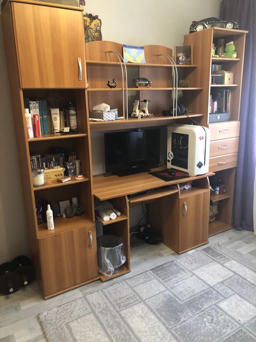 Vand mobila cu birou si sifonier