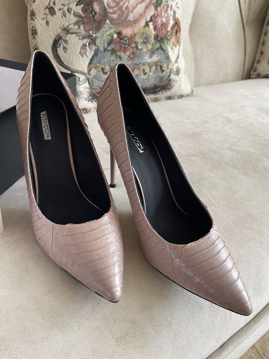 Новые туфли в цвете пудра