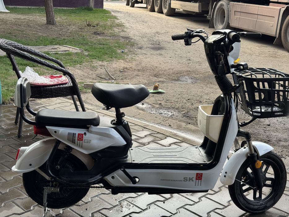 Скутер SKA 8.