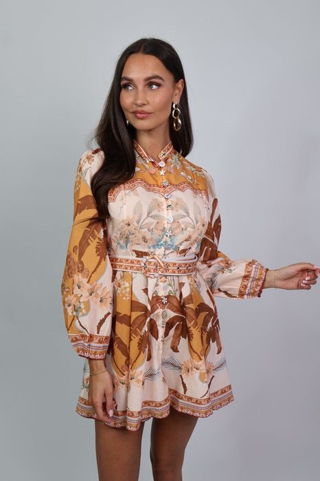 Къса рокля с колан в бонбонени цветове