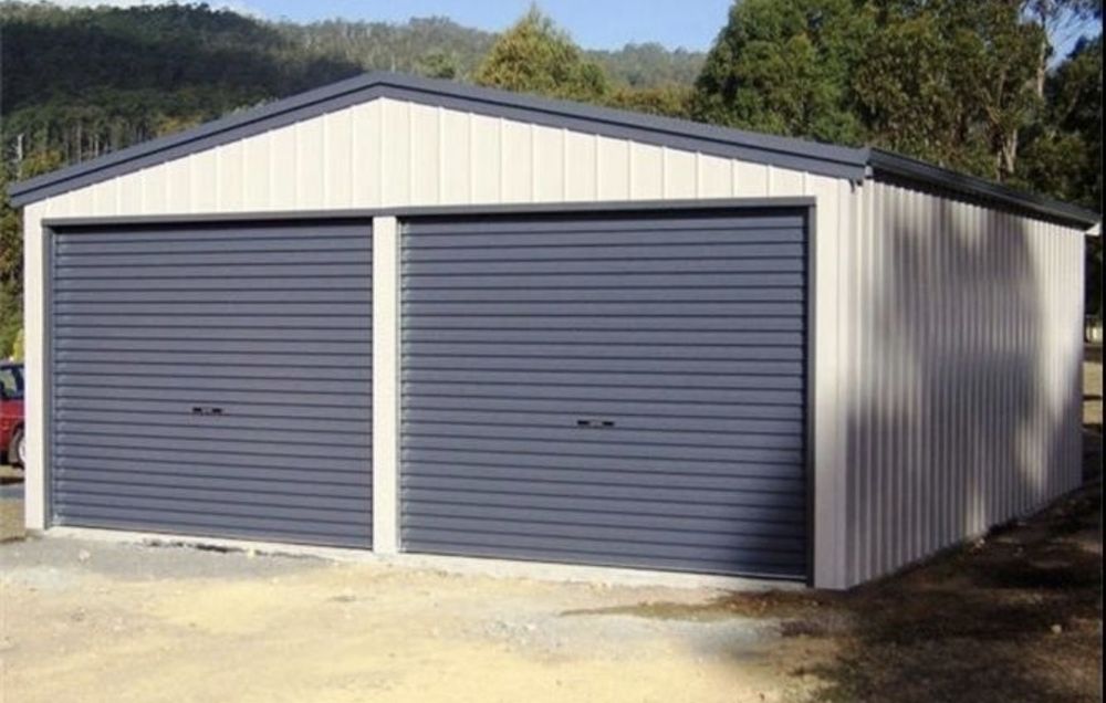 Vind garaje auto pe structur metalica si panou sendwis