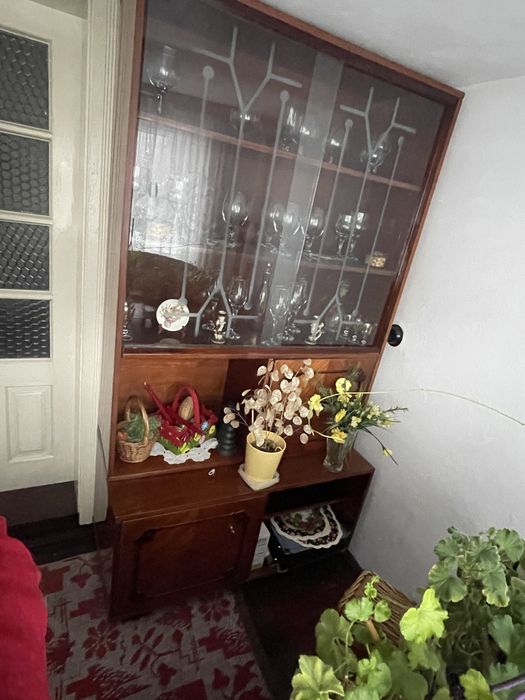 Donez vitrina din lemn