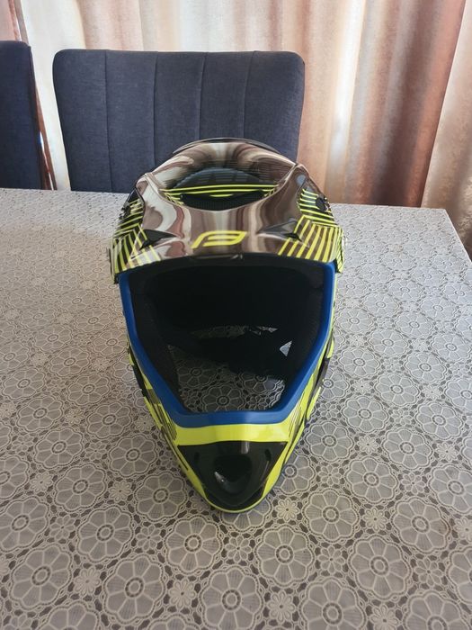 Vând casca bicicleta