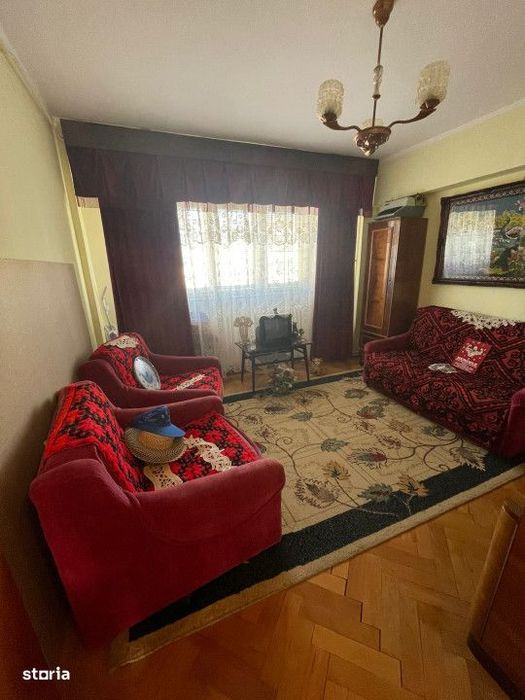 - Apartament 3 camere Calarasilor, suprafata totala 73mp