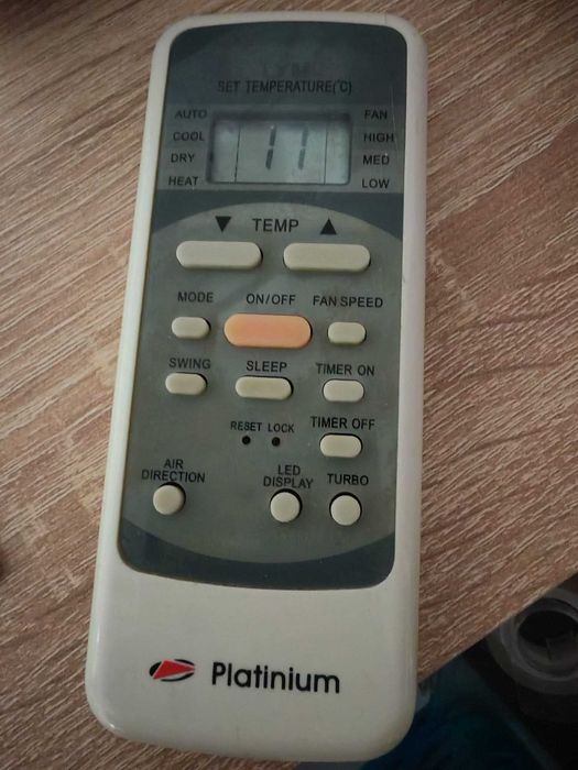 Aer condiționat 12000 BTU funcțional + telecomandă (complet)