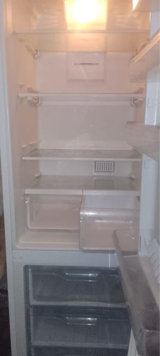 Продам Холодильник( заклинил копрессор)