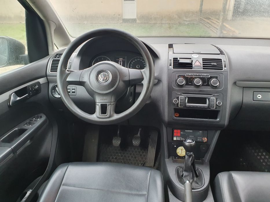 Dezmembrez vând piese Vw Touran  , 2012 , 1.4 benzină  , CDGA , 110 kw