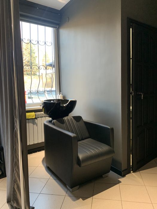 Парикмахерское кресло в аренду