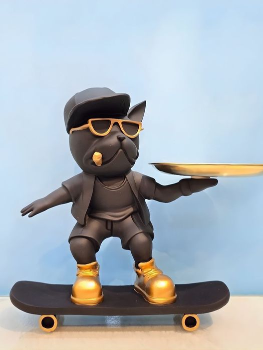 Статуэтка подставка Бульдог в скейтборде
