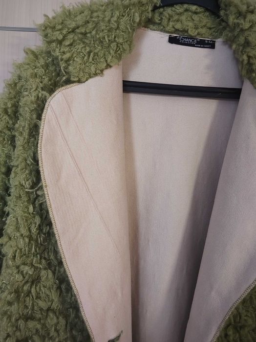 Елегантно палто в свеж цвят. Много актуално за сезона!