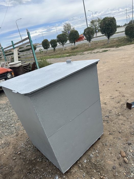 Мусорный бак Продам