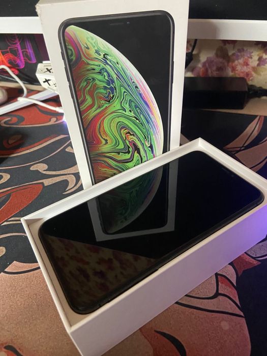 Продам IPhone XS Max (256gb)