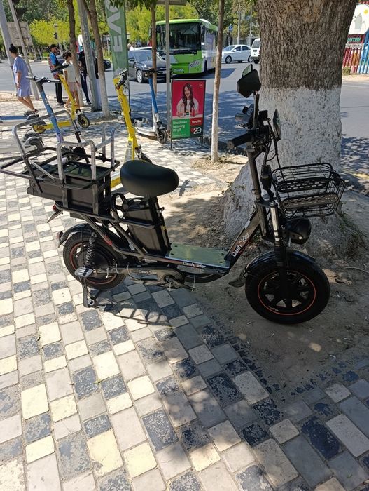 Elektroveloseped dashredir srochno sotiladi 2 akumlyator 2 zaryadnik.