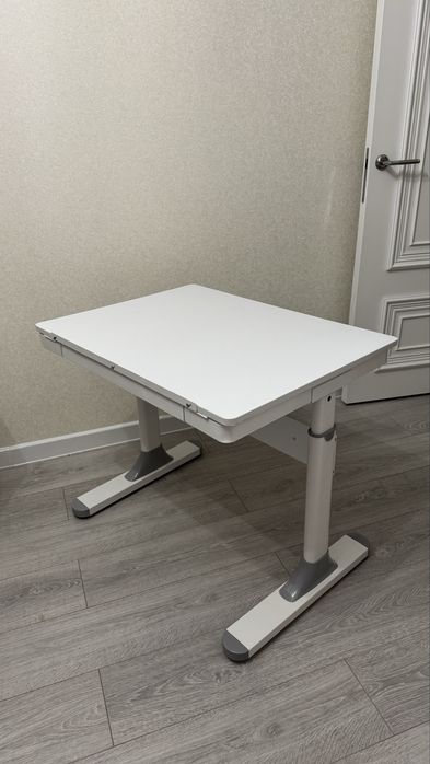 Стол в идеальном состоянии