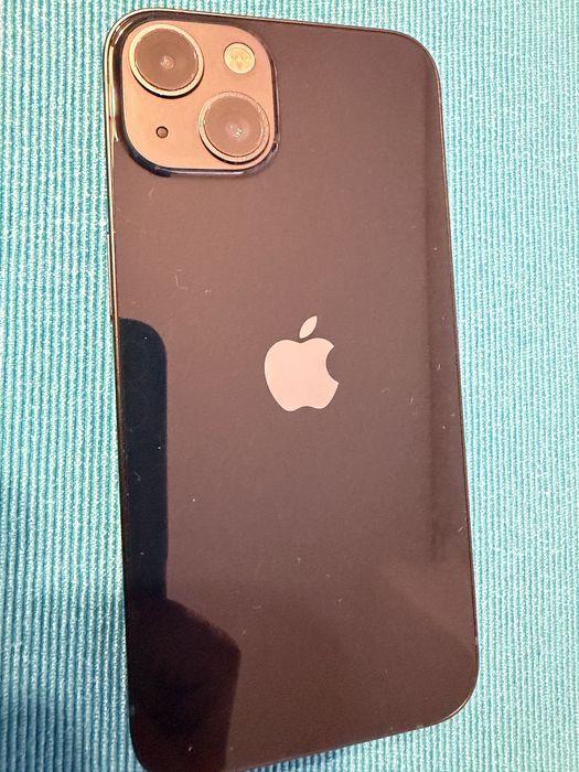 Продавам Iphone 13 black 128gb