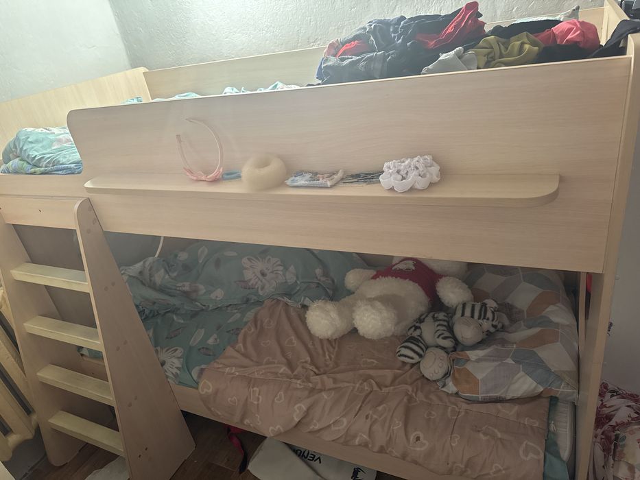 Продам двухярустную кровать.