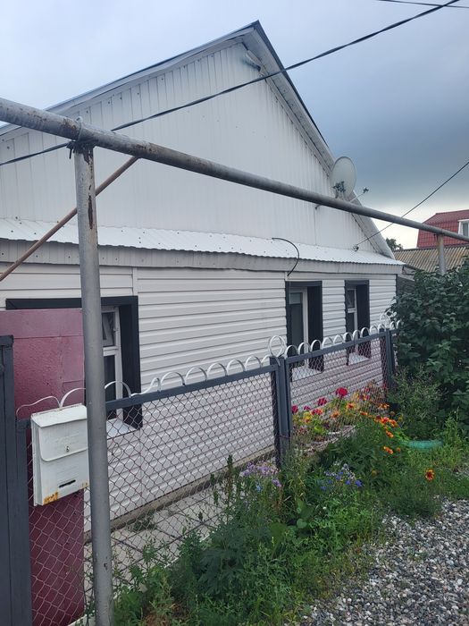 Продам два дома на одном участке в 5 соток.