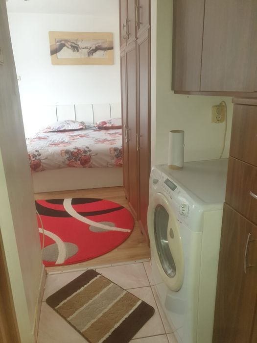 Închiriez apartament str Sondei