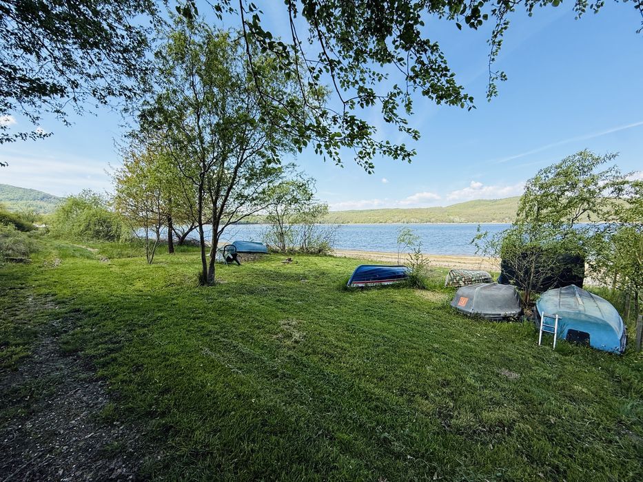 Închiriez casă de vacanță la Lacul Surduc, cu ieșire directă la lac